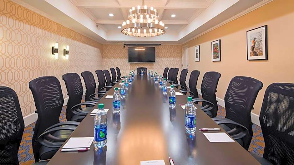 Best Western Plus Palm Court Hotel