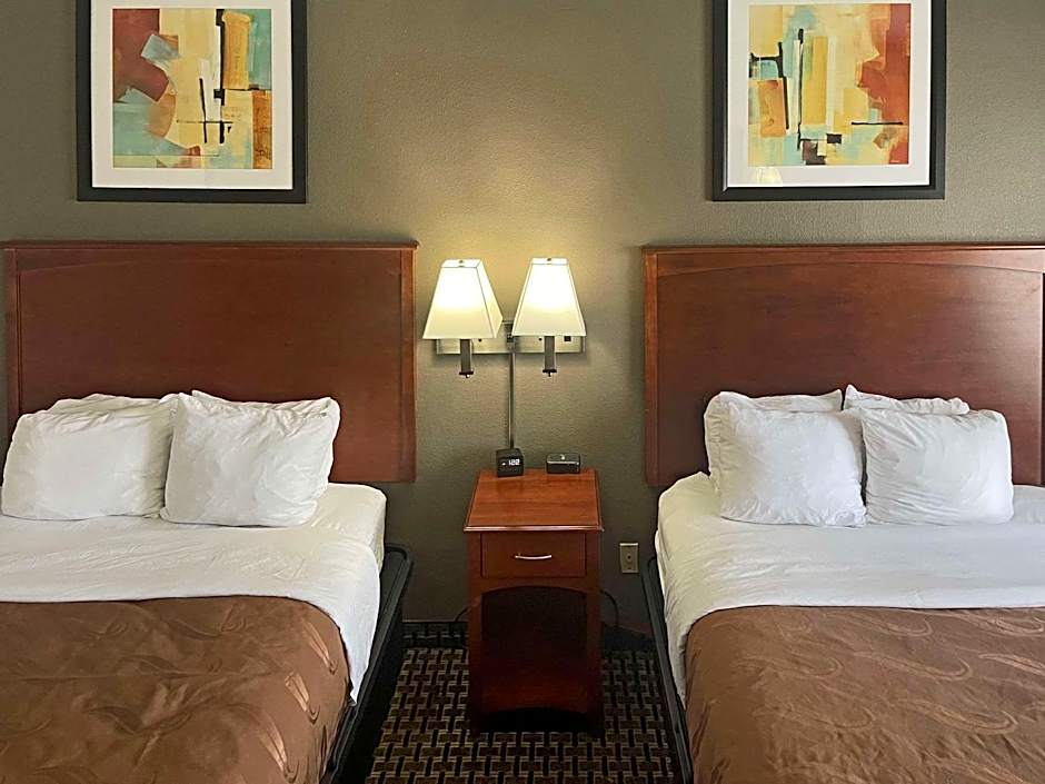 Quality Inn & Suites Cincinnati Sharonville