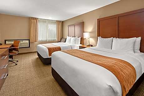 Queen Room with Two Queen Beds and Roll-In Shower - Accessible