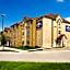 Microtel Inn & Suites by Wyndham Kenedy/Karnes City