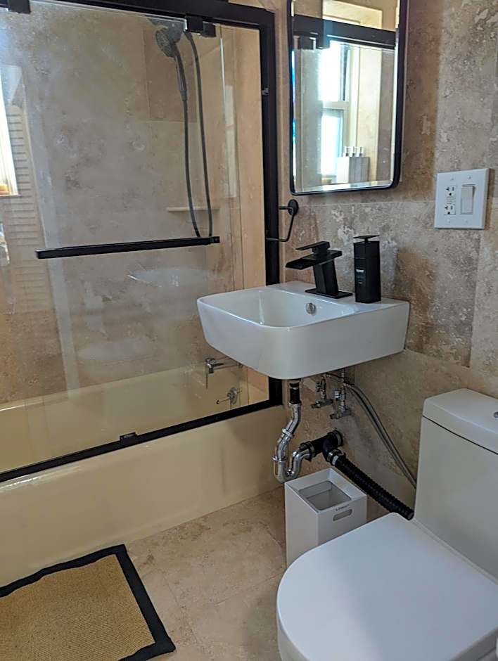 Fully renovated Manhattan gem