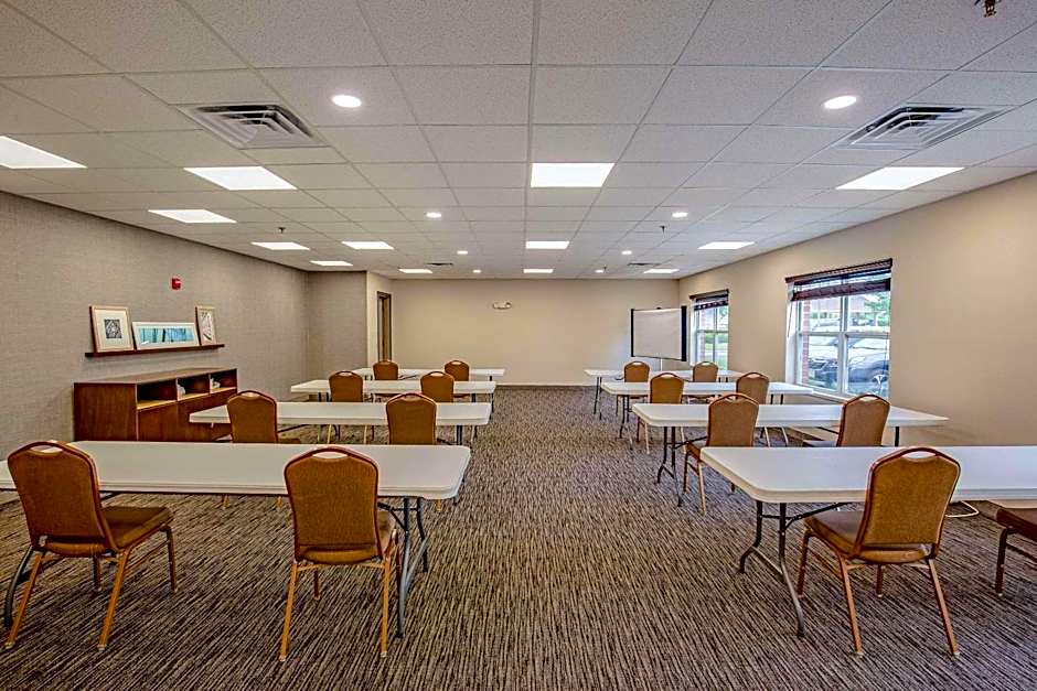 Country Inn & Suites by Radisson, Crystal Lake, IL