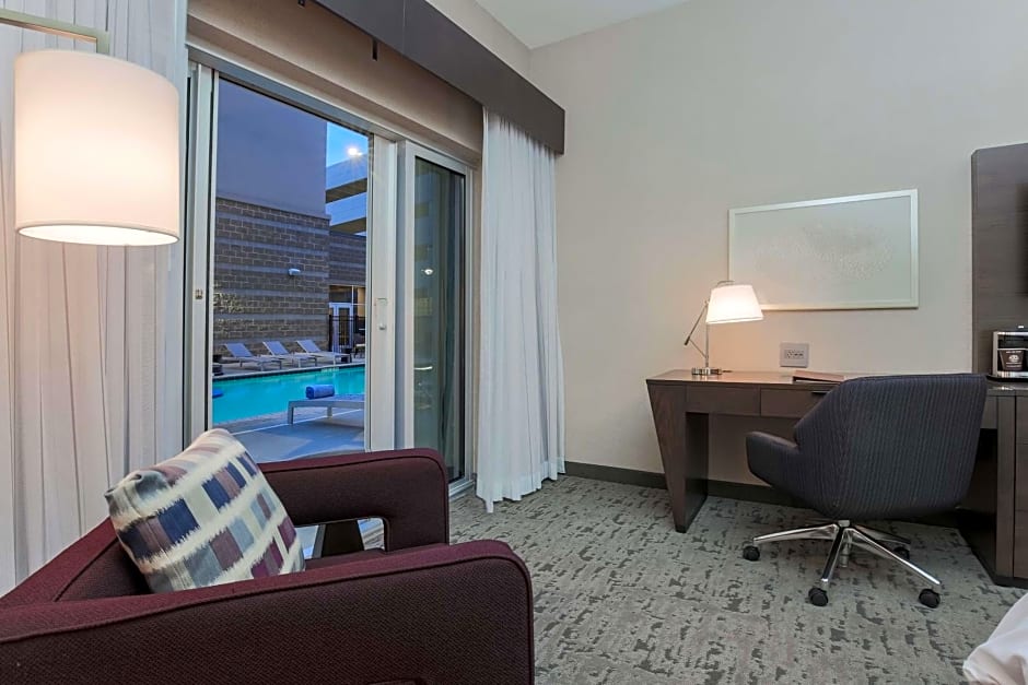 DoubleTree by Hilton Evansville
