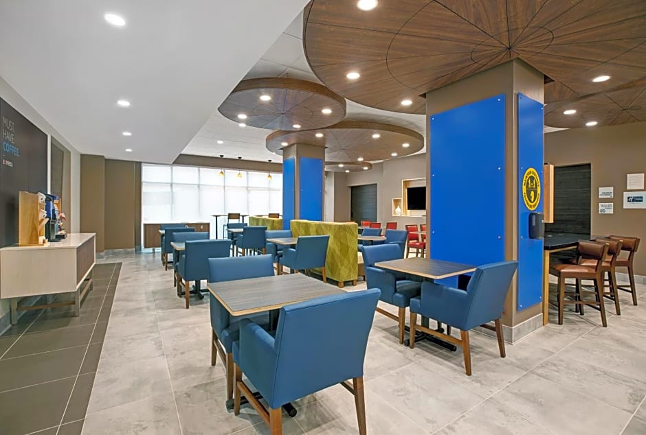 Holiday Inn Express Milwaukee Downtown