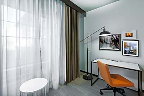 1 King Premium Communications Accessible