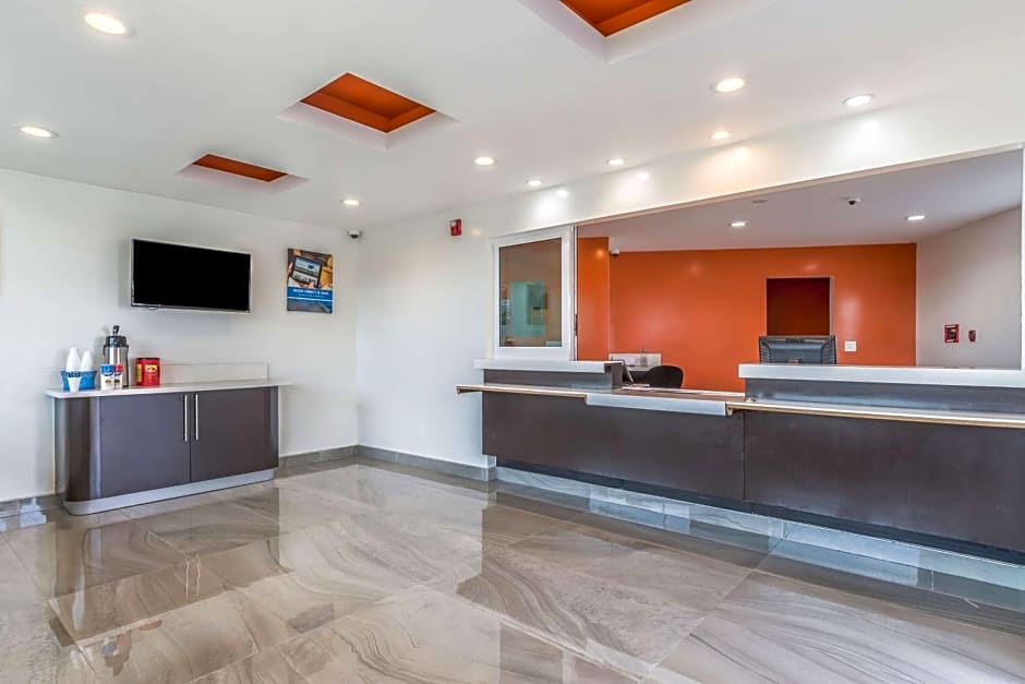 Motel 6 Oceanside Marina