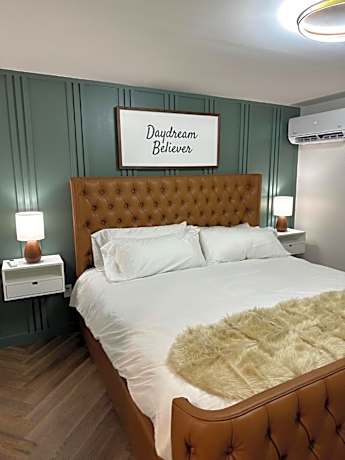 Deluxe King Suite