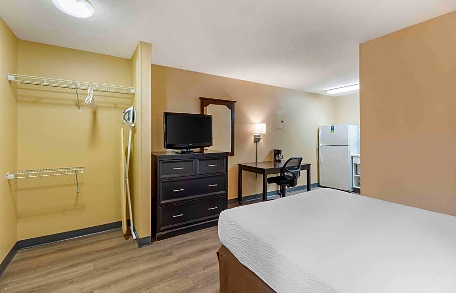 Extended Stay America Select Suites - St. Louis - Westport - East Lackland Rd.