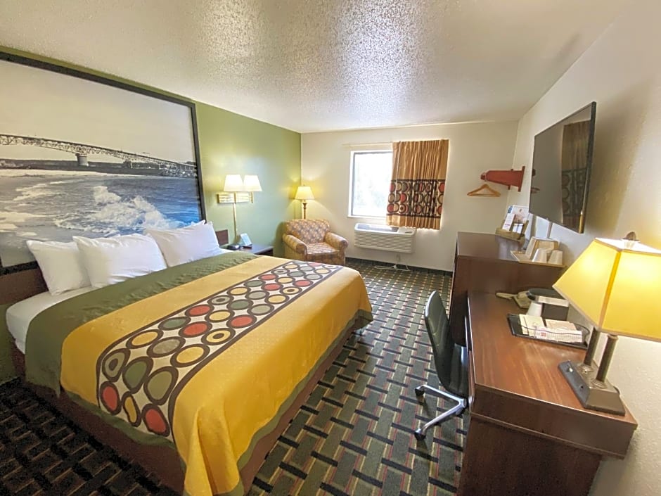Super 8 by Wyndham Newport News/Jefferson Ave.