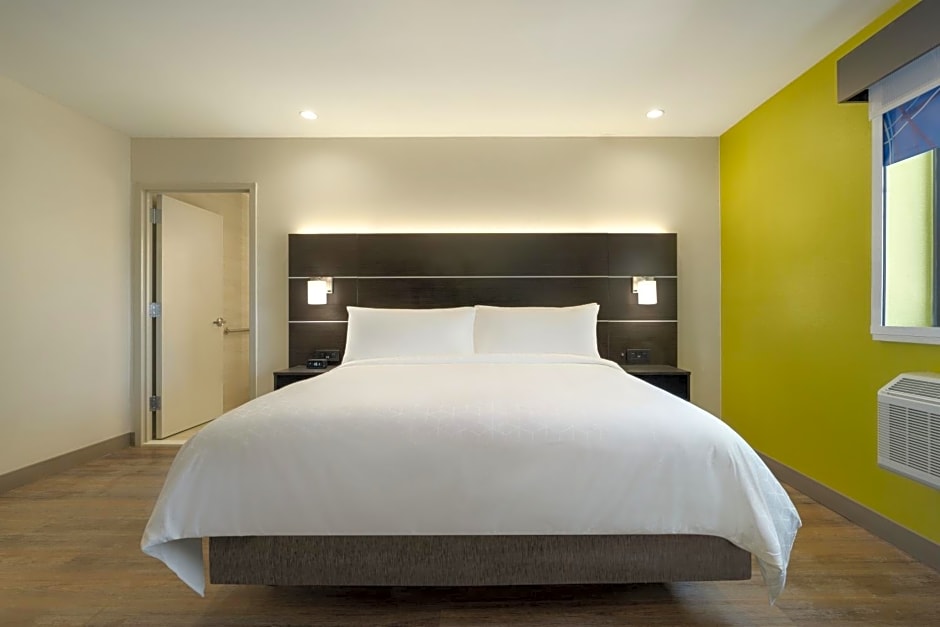 Holiday Inn Express Jamaica - JFK AirTrain - NYC