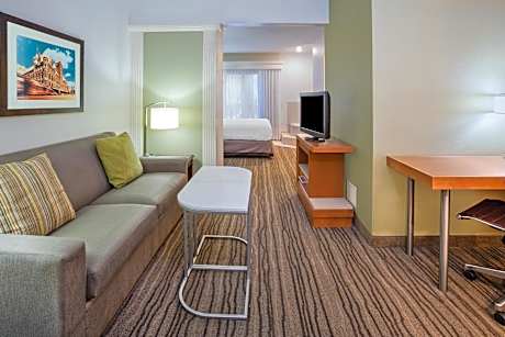 Corner King, Suite, 1 King, Sofa bed, Corner room