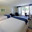 Colonial Inn Harbor Springs