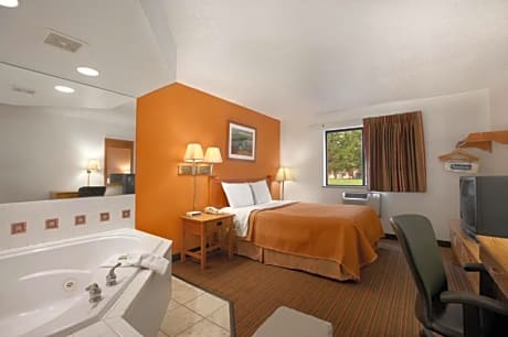 Deluxe Queen Room - Non-Smoking