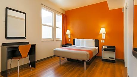 Motel 6-San Diego, CA - Downtown