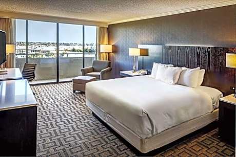 King Room with Tub - High Floor - Mobility/Hearing Accessible