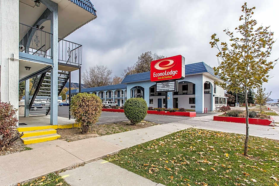 Econo Lodge Inn & Suites Logan