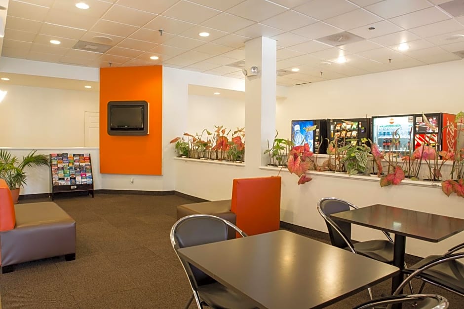 Motel 6 Cutler Bay