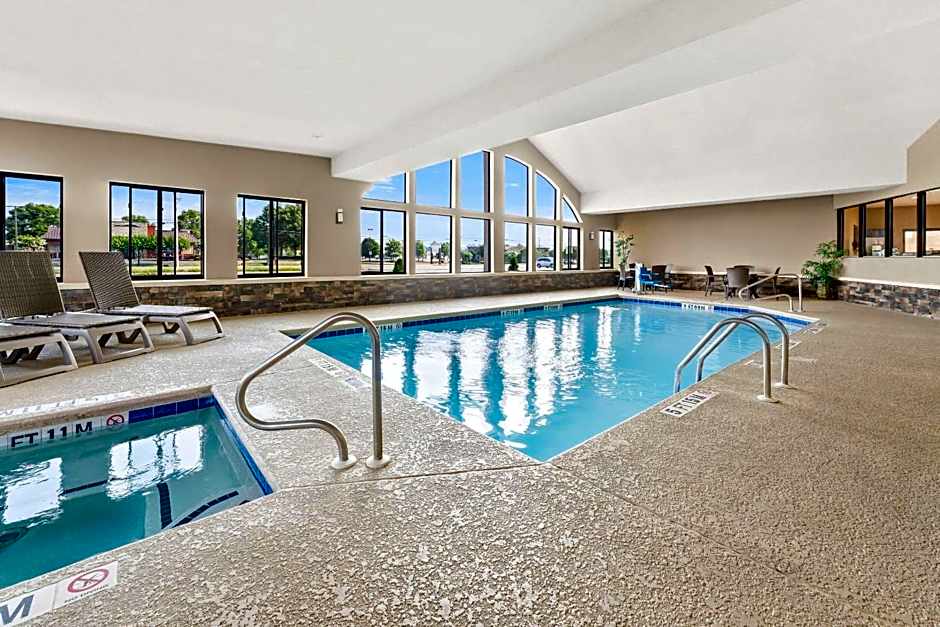 Comfort Suites near Robins Air Force Base