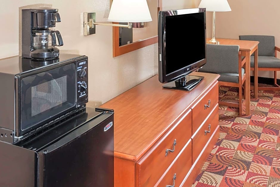 Super 8 by Wyndham Shipshewana