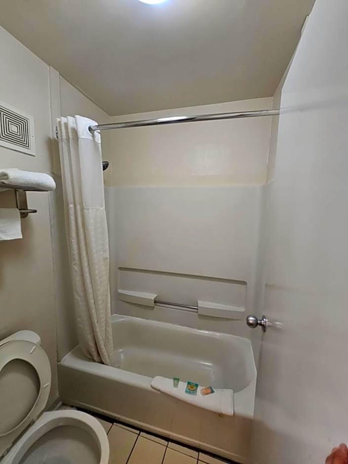 budgetel Inn & Suites