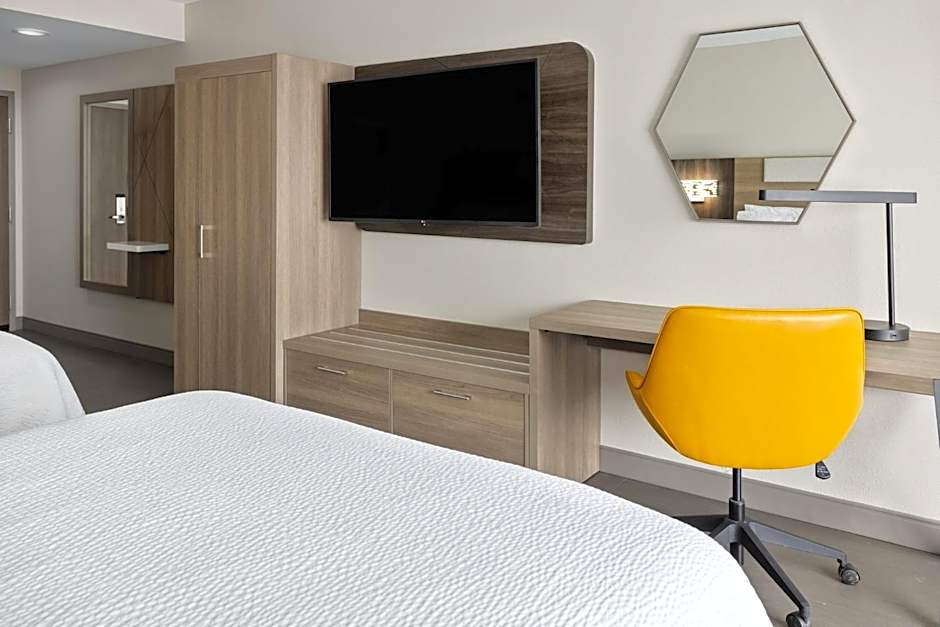 Holiday Inn Express & Suites Waynesboro East