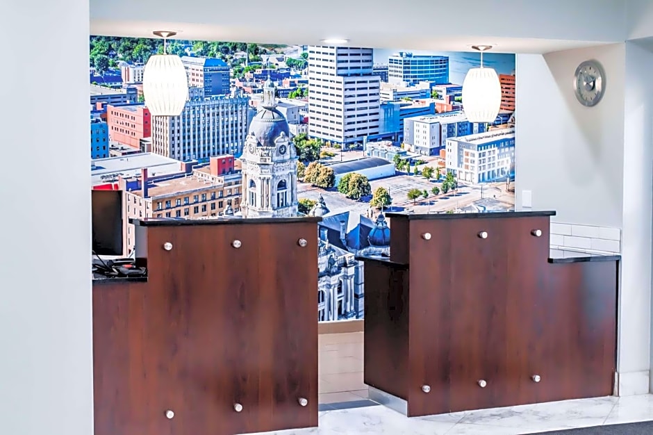 La Quinta Inn & Suites by Wyndham Evansville