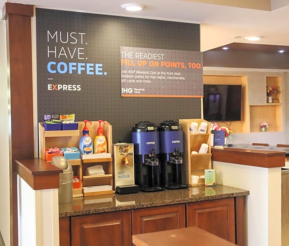 Holiday Inn Express Cedar Rapids - Collins Road
