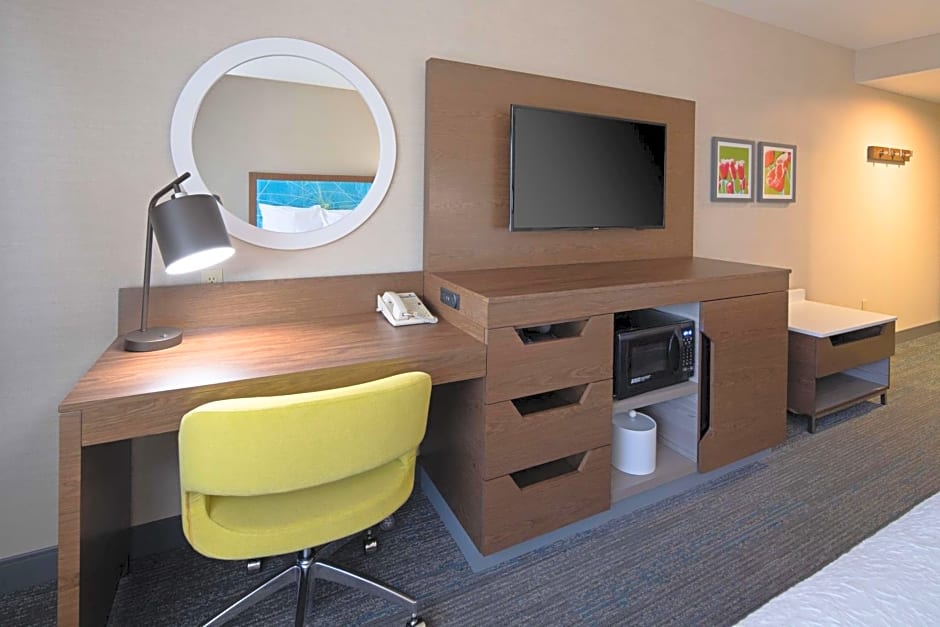 Hampton Inn By Hilton Visalia