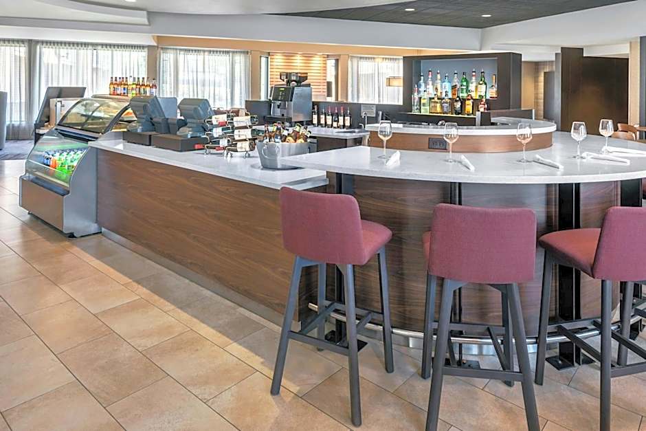 Courtyard by Marriott Newark Liberty International Airport