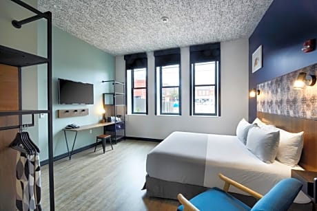 Deluxe King Room - Mobility Accessible