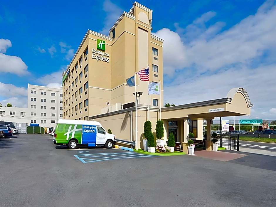 Holiday Inn Express Laguardia Airport