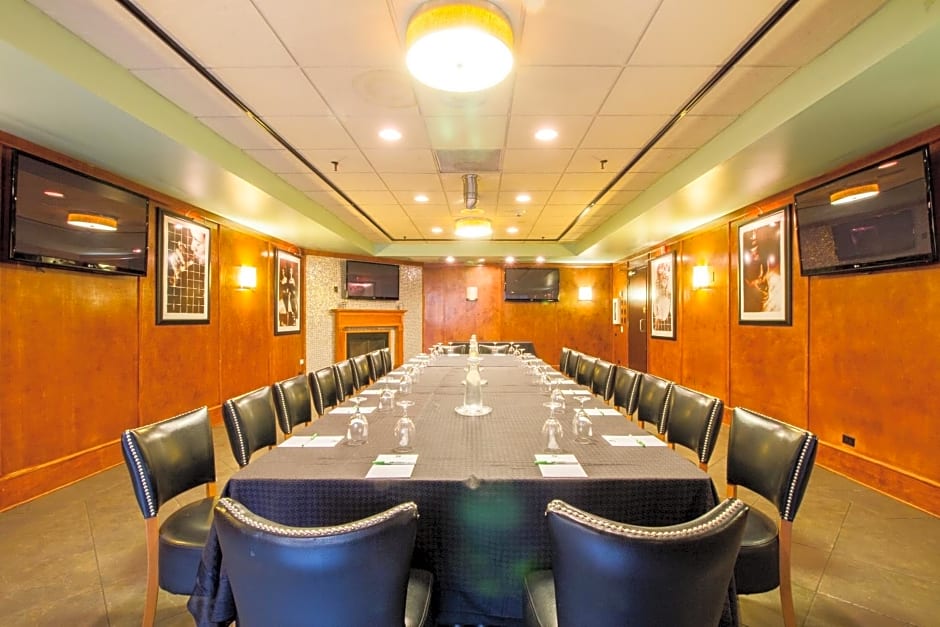 Holiday Inn Chicago North Shore