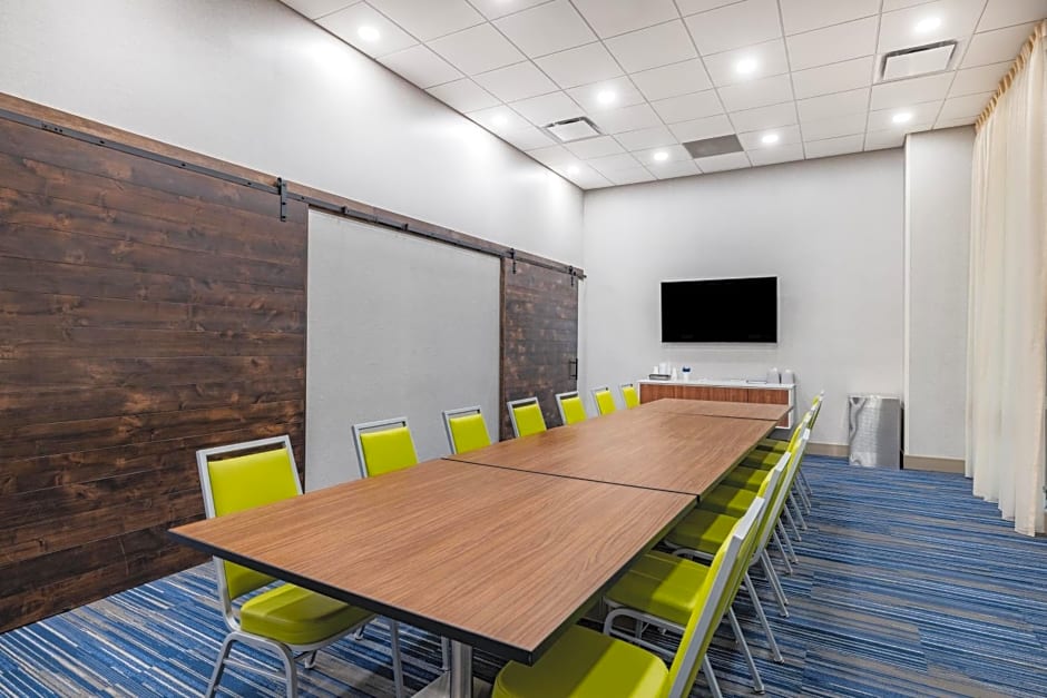 Holiday Inn Express & Suites - Lincoln Downtown , an IHG Hotel