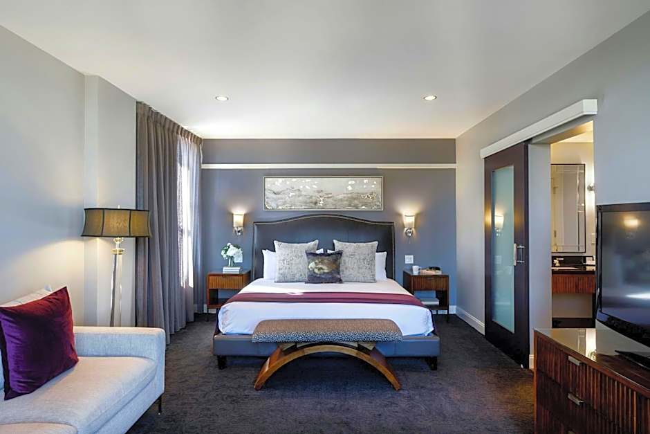 Ambassador Hotel Wichita, Autograph Collection by Marriott