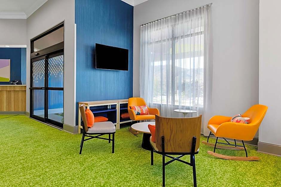 Spark by Hilton Daleville Roanoke North