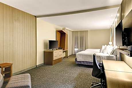 Suite, 2 Queen, Sofa bed