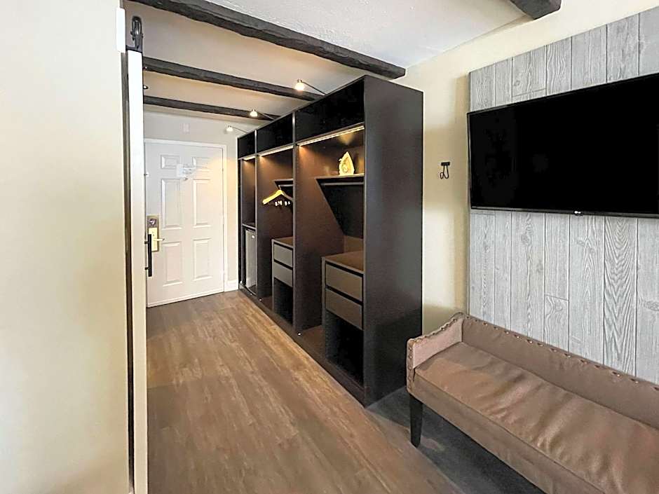 The Century House, Ascend Hotel Collection