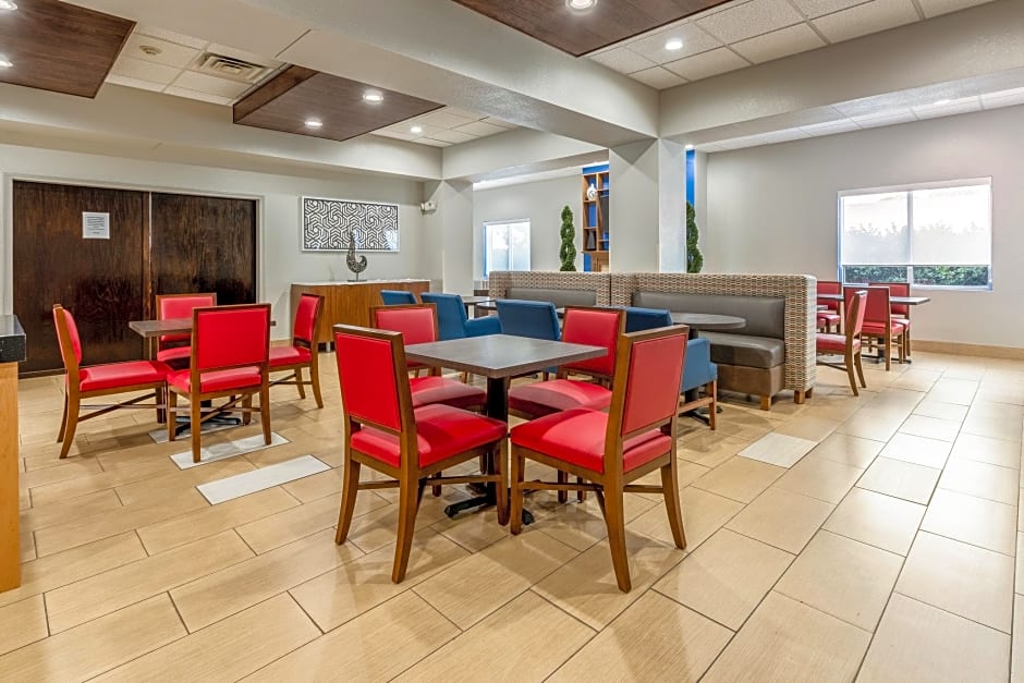 Holiday Inn Express & Suites Statesville