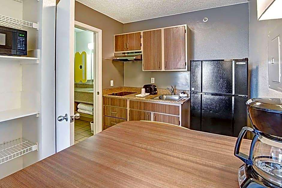 Studio 6-Arlington, TX - South - Dallas