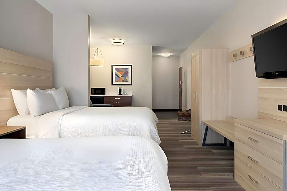Holiday Inn Express Hotel & Suites Saginaw