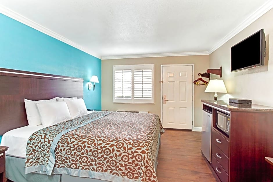 Cabana Inn & Suites