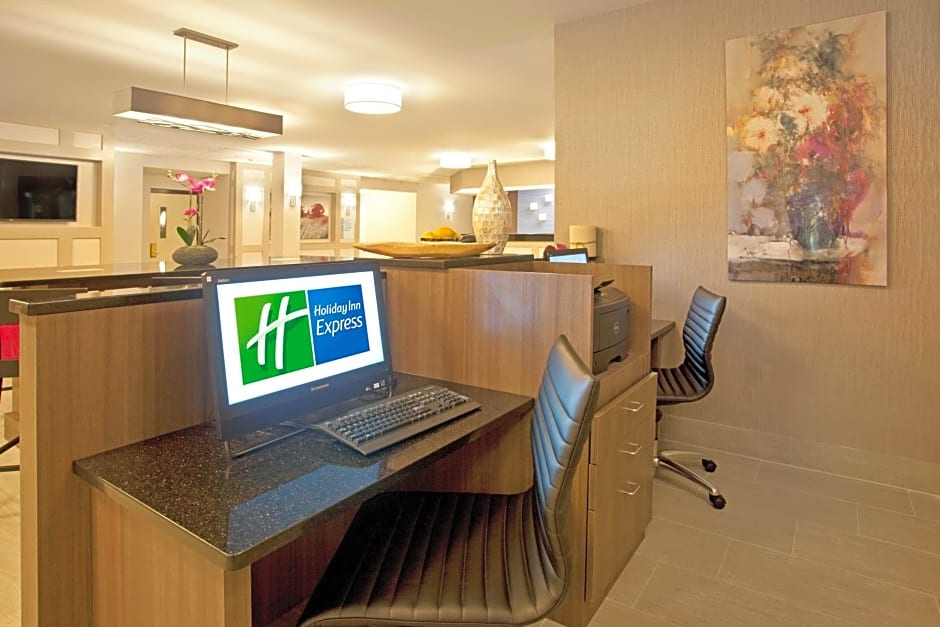 Holiday Inn Express Hotel & Suites Minneapolis - Minnetonka