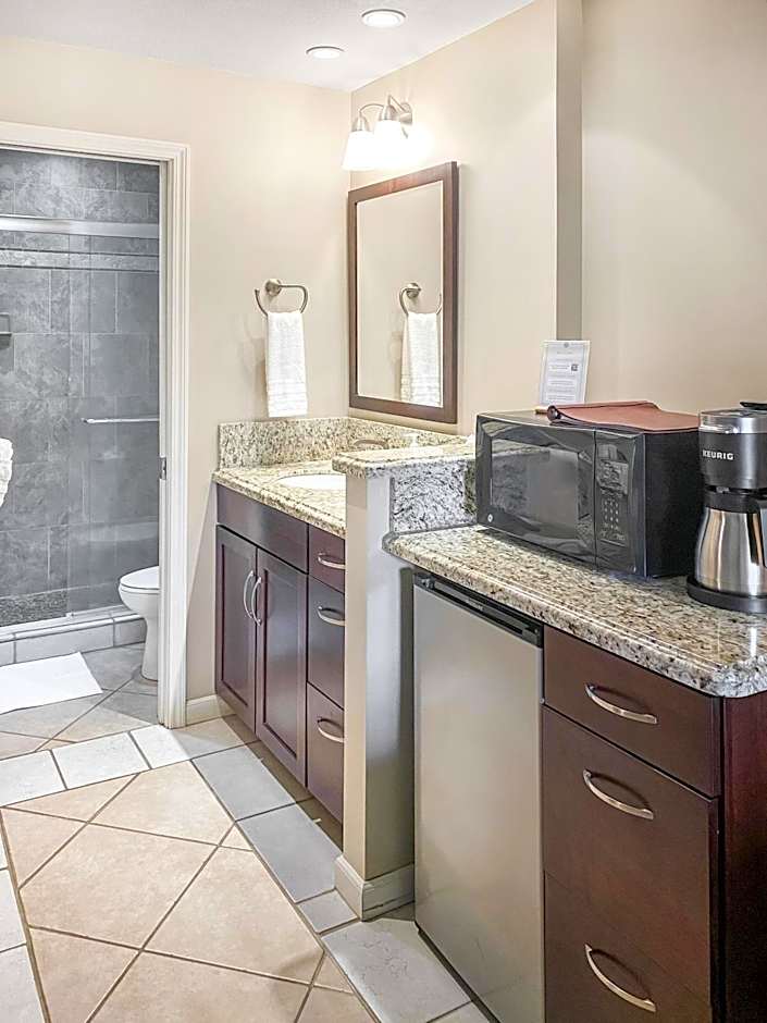 Renovated 2BR at Maui Banyan - Pool, Hot Tub, A/C