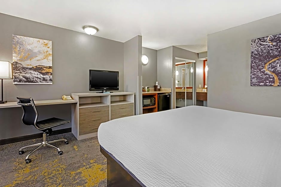 Best Western Plus Weston Inn