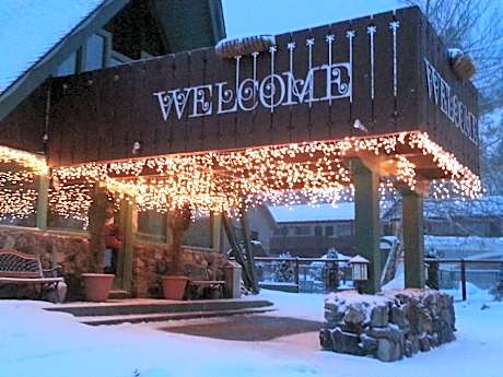 TWIN PEAKS LODGE & HOT SPRINGS