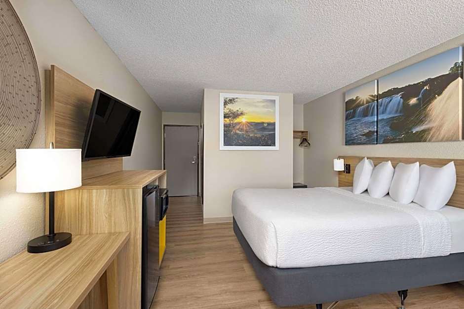 Days Inn by Wyndham Carthage