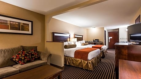 Queen Suite with Two Queen Beds and Sofa Bed - Non-Smoking