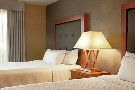 1 King 2 Qn Beds 2 Bedroom 2 Bath Suite