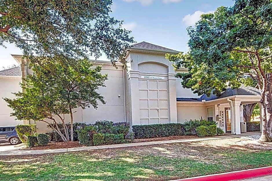 Studio 6-Arlington, TX - South - Dallas