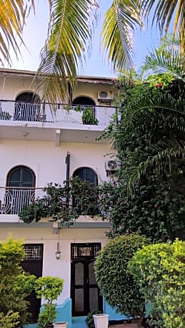 Warere Town House by Zanzibar Gem